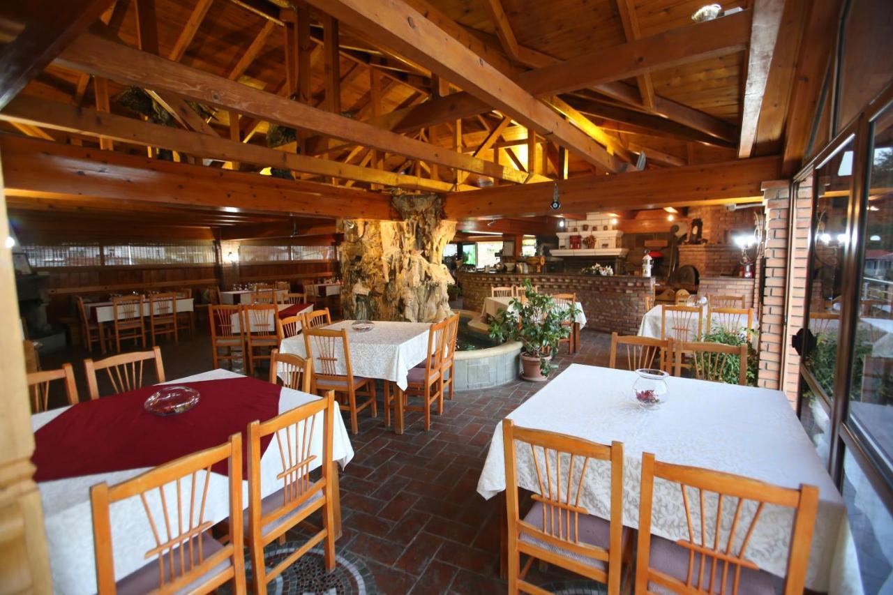 Hotel Pasarela Berat Exterior photo