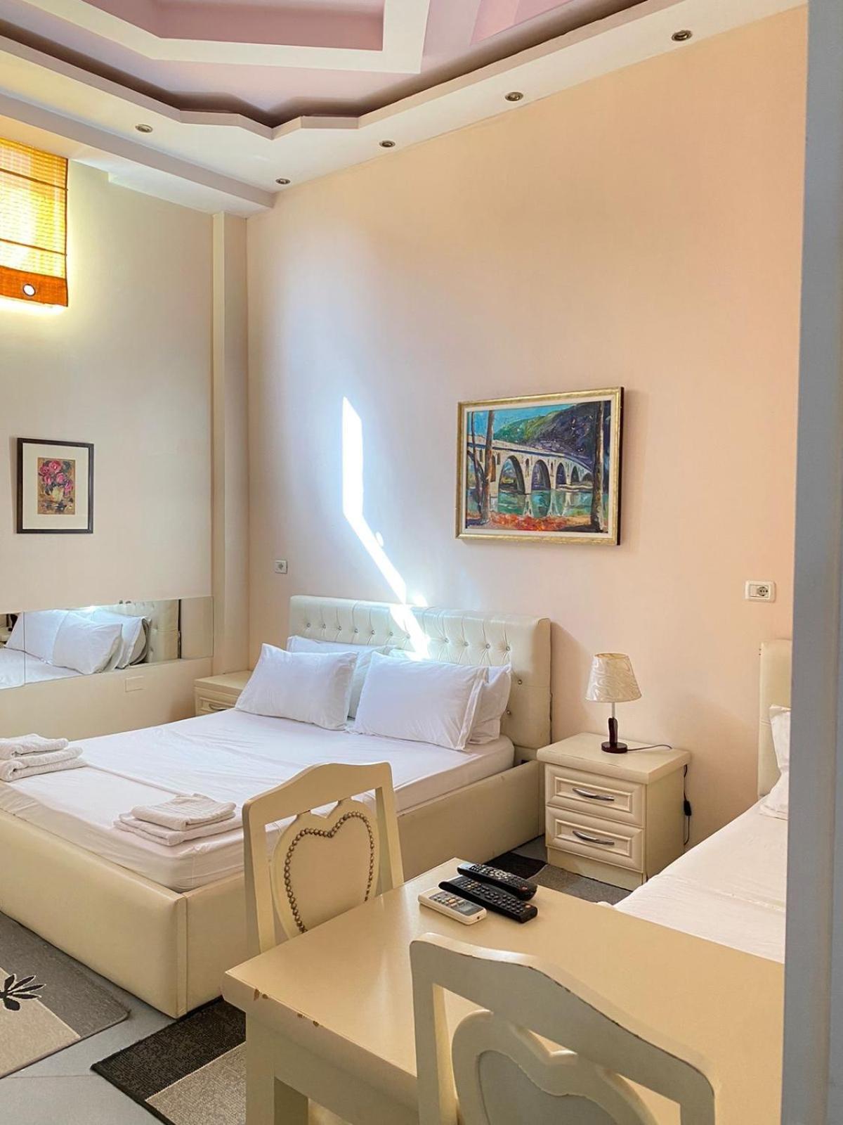 Hotel Pasarela Berat Exterior photo