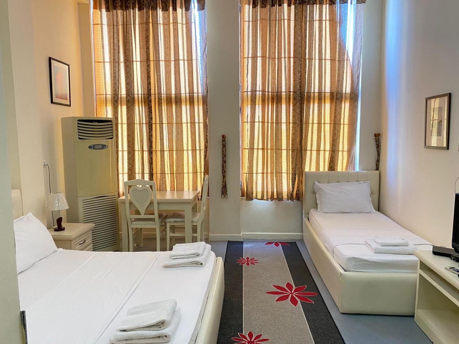 Hotel Pasarela Berat Exterior photo